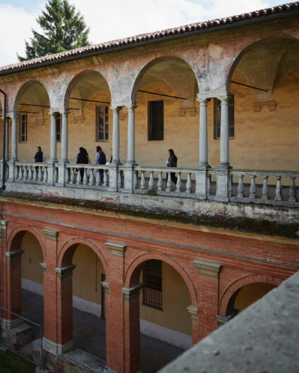 A Bosco Marengo arriva la mostra “Tales”: l’arte contemporanea racconta le mille vite di Santa Croce