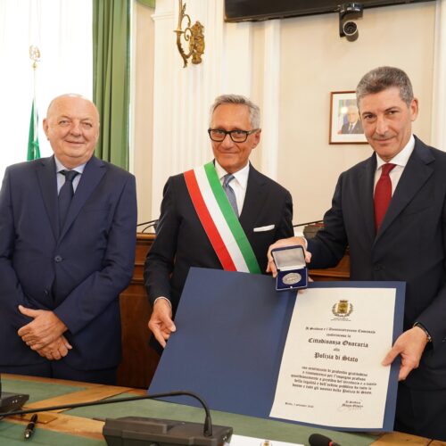 Biella conferisce la cittadinanza onoraria alla Polizia di Stato nel ricordo di Francesco Cusano
