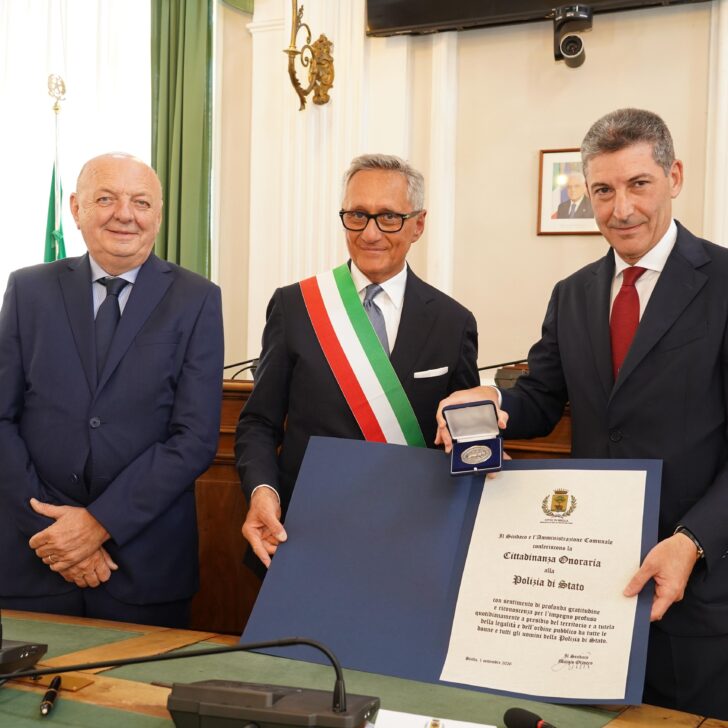 Biella conferisce la cittadinanza onoraria alla Polizia di Stato nel ricordo di Francesco Cusano