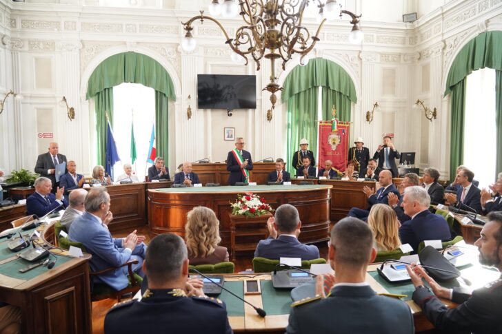 Biella conferisce la cittadinanza onoraria alla Polizia di Stato nel ricordo di Francesco Cusano