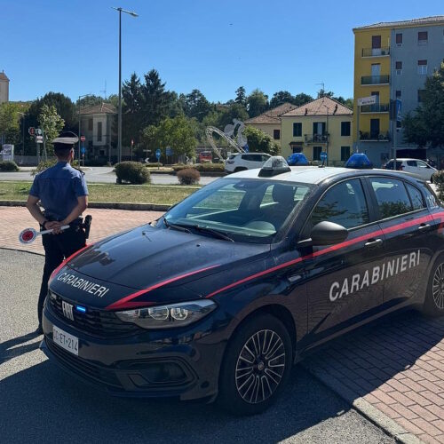 Trentenne sorpreso con un machete e una dose di cocaina