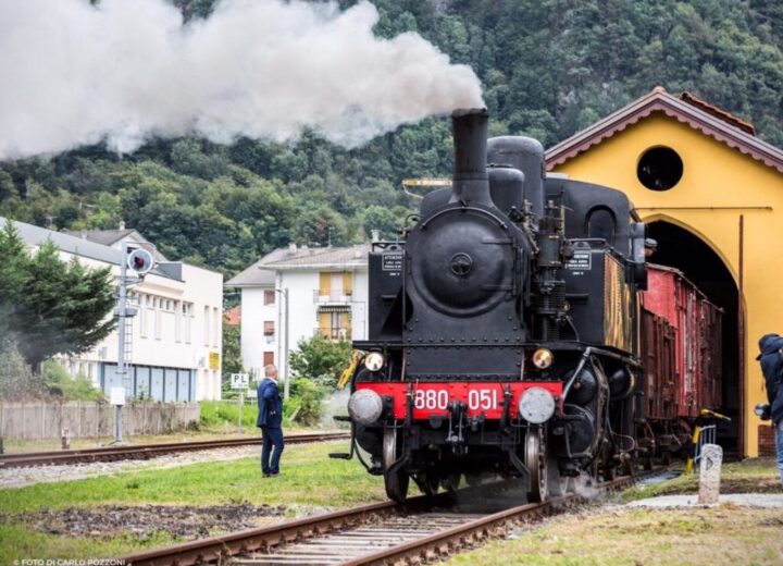 La Novara-Varallo compie 140 anni e festeggia con un weekend a tutto vapore nel cuore della Valsesia