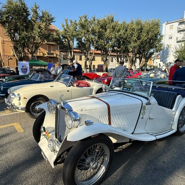 La meraviglia delle auto d’epoca tra le colline del Monferrato