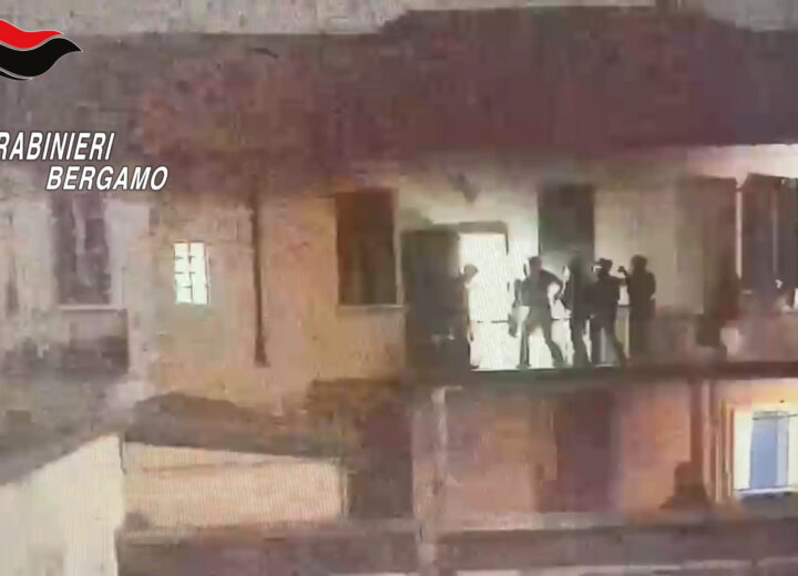 Arrestati a Vigevano due responsabili della sparatoria in una piscina del Bergamasco: si erano lanciati dal primo piano