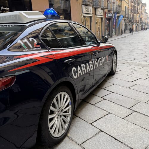 Il falso vip e i like a pagati: due truffe online scoperte dai Carabinieri