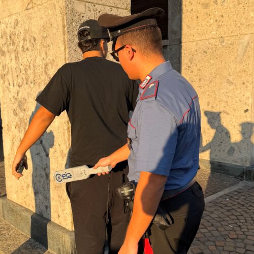 Controlli dei Carabinieri per l’avvio delle scuole a Pavia: verifiche anche con i metal detector