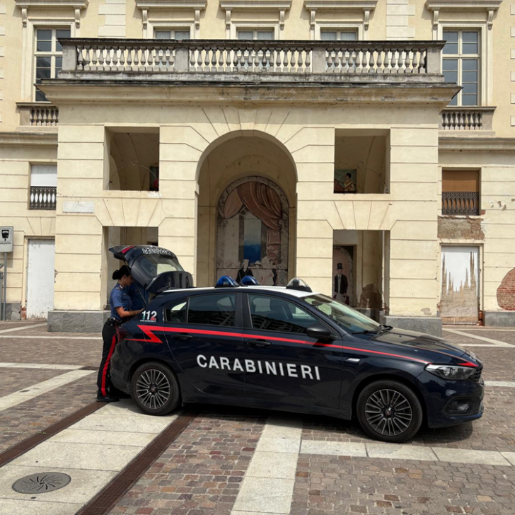 Ai domiciliari ma sorpreso fuori casa: denunciato 23enne