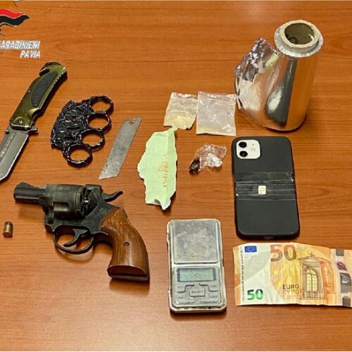 Fermato in bicicletta, aveva droga e un coltello. Denunciato