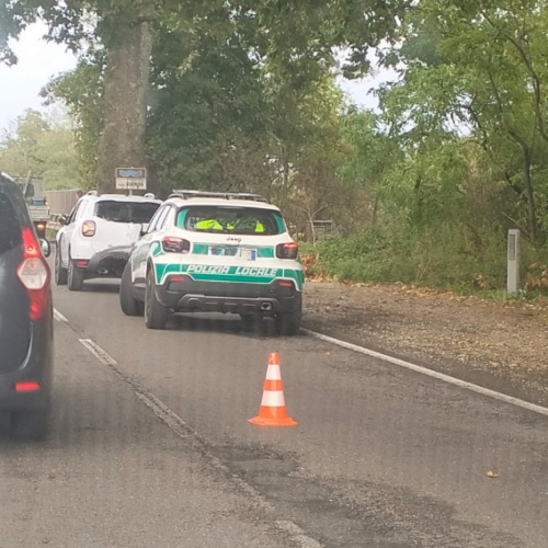 Camion perde un carico di terra: code tra Alessandria e Spinetta in uscita dalla città