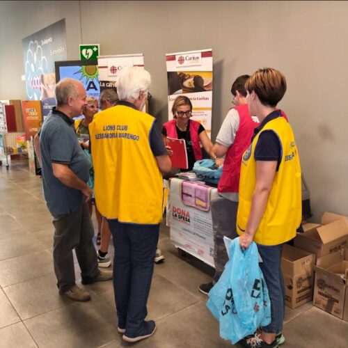Caritas e Lions insieme per “Dona la spesa per la scuola”: raccolti oltre 250 chili di materiale