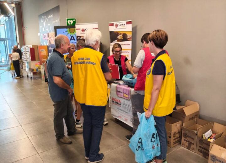Caritas e Lions insieme per “Dona la spesa per la scuola”: raccolti oltre 250 chili di materiale