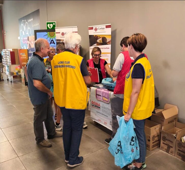 Caritas e Lions insieme per “Dona la spesa per la scuola”: raccolti oltre 250 chili di materiale