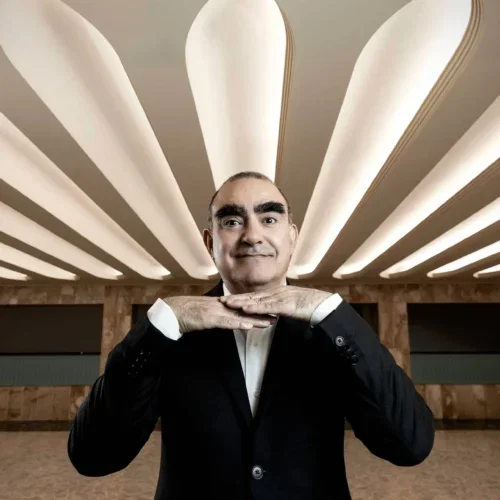 Il nuovo tour di Elio parte da Alessandria ed elogia la tristezza