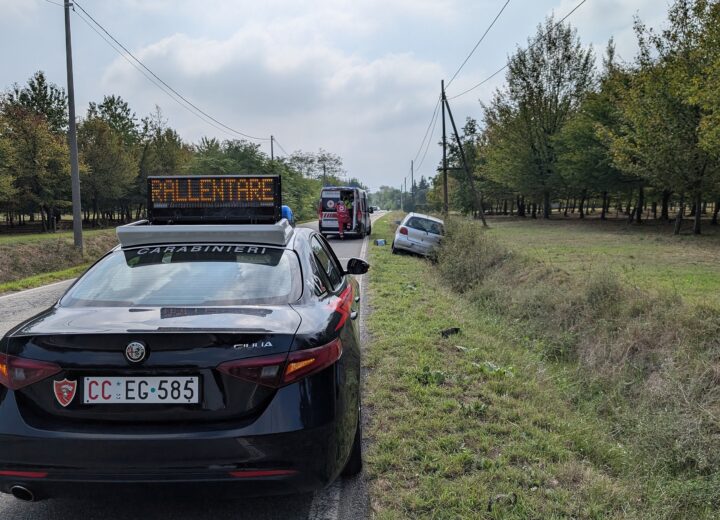 Auto fuori strada a Cassano: Carabinieri ed elisoccorso sul posto