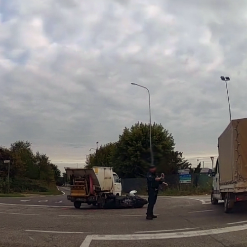Scontro tra moto e furgone a Valenza