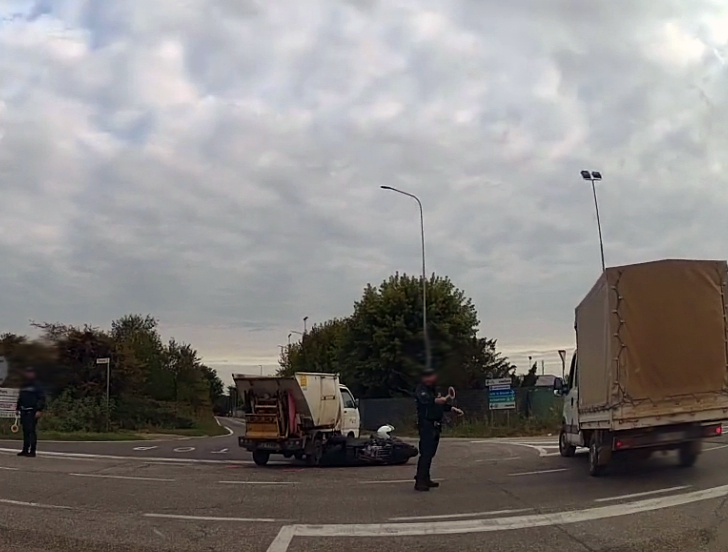 Scontro tra moto e furgone a Valenza