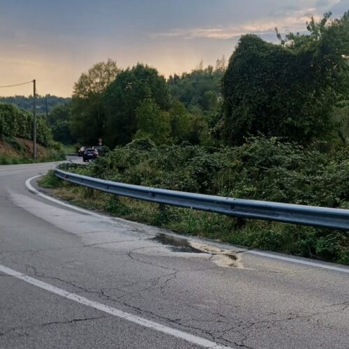 Lavori di riparazione di una conduttura idrica sulla strada Colla: traffico rallentato