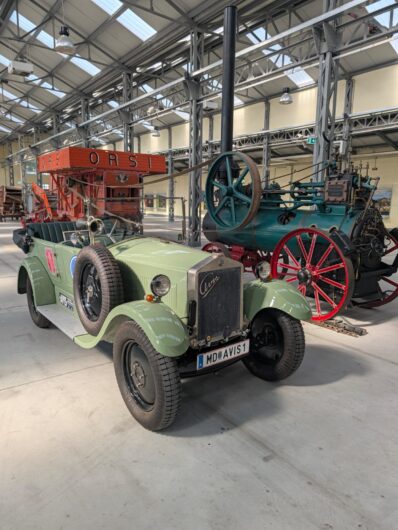 “Mission Monte-Carlo 26” fa tappa a Tortona: l’auto del 1926 incontra la storia della meccanica Orsi
