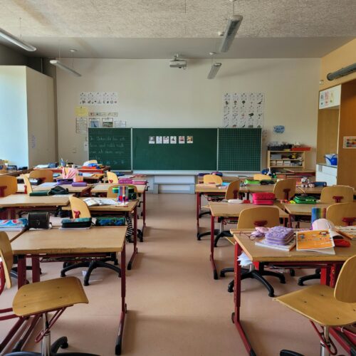 Piemonte, si torna sui banchi di scuola. Il governatore Cirio: “Il primo giorno è sempre speciale”