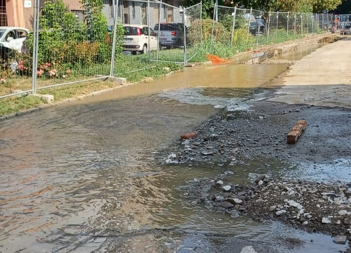 Rottura di una conduttura idrica in spalto Borgoglio ad Alessandria: mancherà l’acqua per circa sei ore