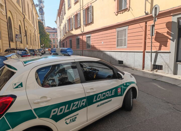 Strade scolastiche: ad Alessandria i genitori dei bimbi della De Amicis invocano la fioriera anti-auto