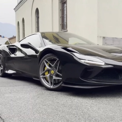 Ferrari e Rolex, ma avevano debiti con il Fisco per 780mila euro: scatta il maxi sequestro