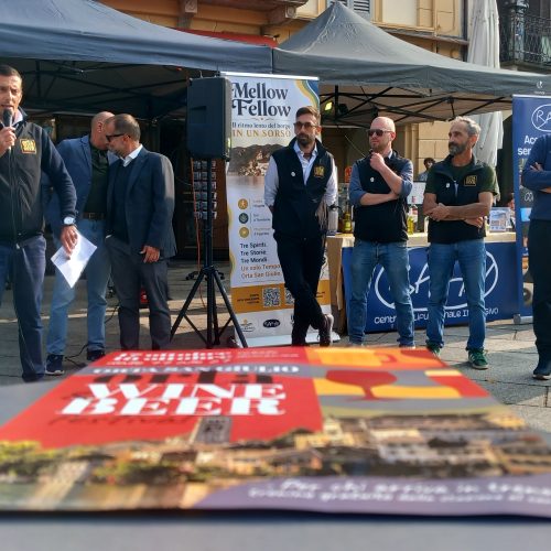 Orta San Giulio tra vino e birra: iniziato il festival in piazza Motta