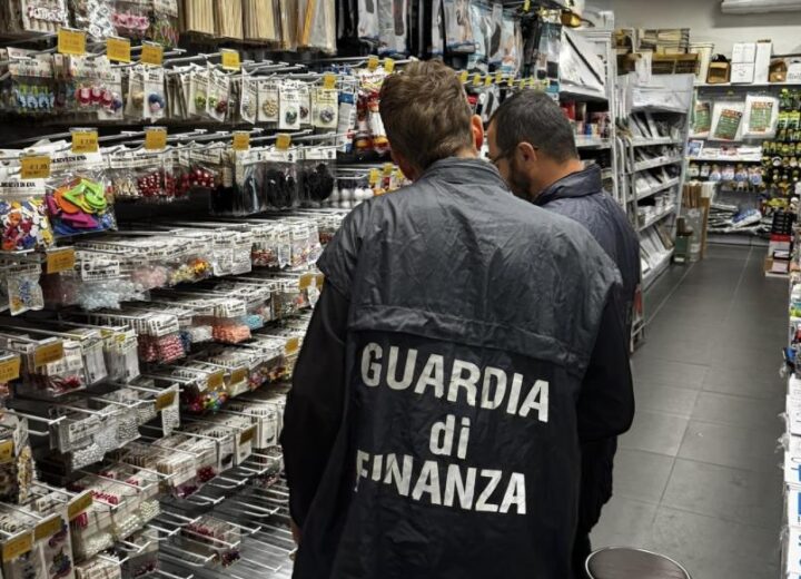 Controlli in due empori pavesi: sequestrati 85mila prodotti non sicuri