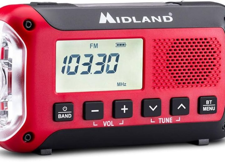 Boom di vendite della radio a manovella italiana per emergenze dopo annuncio governo UK