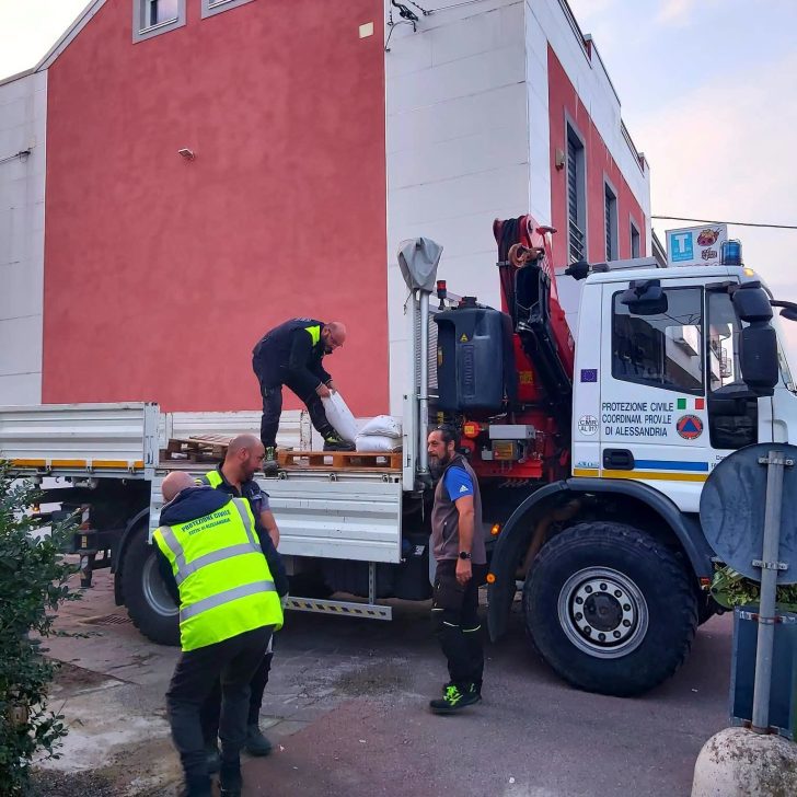 Maltempo: attivato il centro operativo. Portati sacchi in punti critici di Spinetta