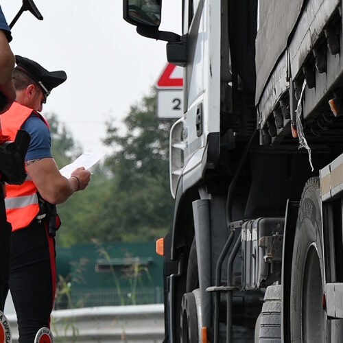 Furti di motrici per rubare rimorchi pieni di prodotti nel Nord-Ovest. Smascherata banda criminale