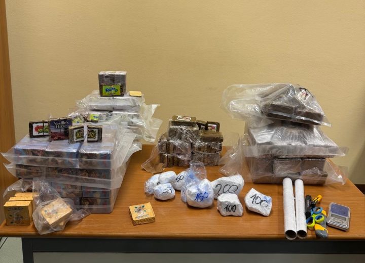 In casa oltre 37 chili di hashish e quasi 800 grammi di cocaina. Polizia arresta 45enne a Spinetta Marengo