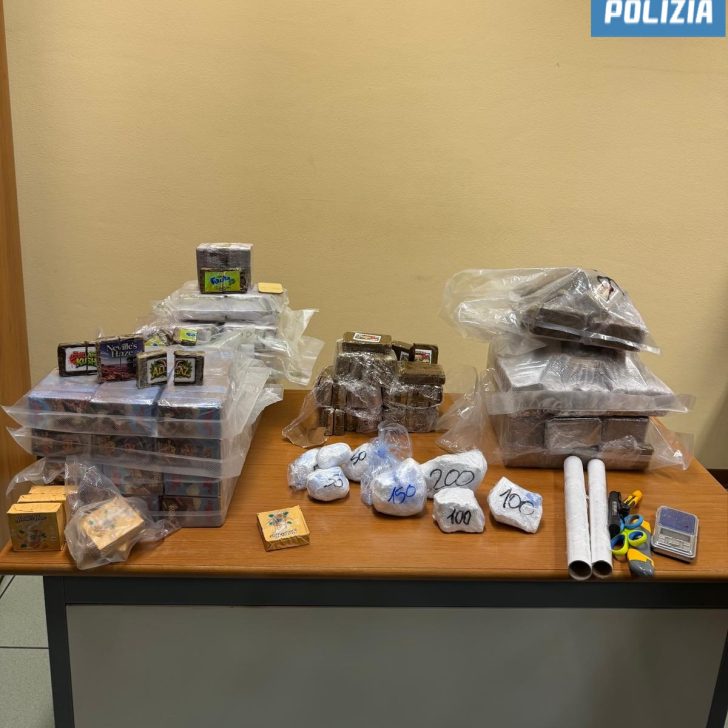 In casa oltre 37 chili di hashish e quasi 800 grammi di cocaina. Polizia arresta 45enne a Spinetta Marengo