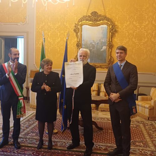 Marco Lodola nominato Cavaliere della Repubblica: la consegna dell’onorificenza a Palazzo Malaspina