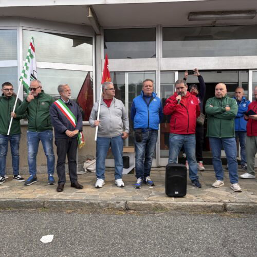 Ex Ilva, la rabbia dei lavoratori di Novi Ligure: “Vogliamo lavorare, non vivere di cassa integrazione”