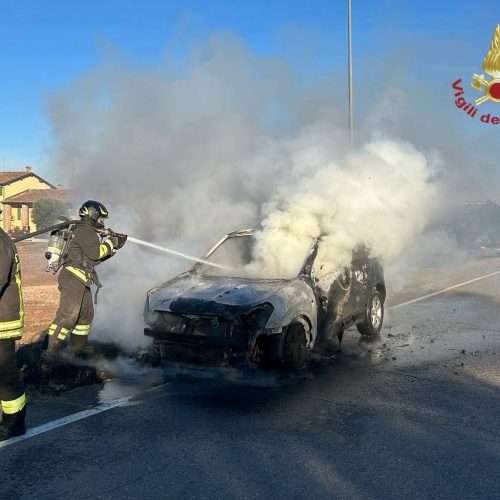 Due auto in fiamme nel pomeriggio: Vigili del Fuoco in azione a Redavalle e Stradella
