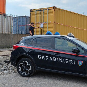 Sequestro al CIM di Novara: container diretto in Africa pieno di rifiuti e alcol