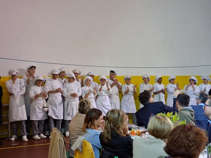 Dopo la sfida ai fornelli, giovani e pensionati di nuovo insieme per una cena benefica ad Alessandria