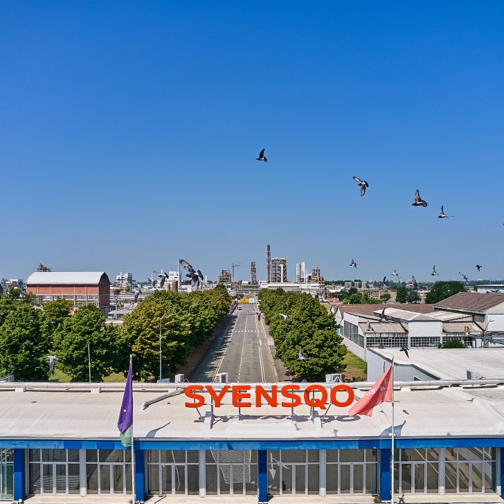 Syensqo annuncia: “Da oggi stop produzione C6O4”