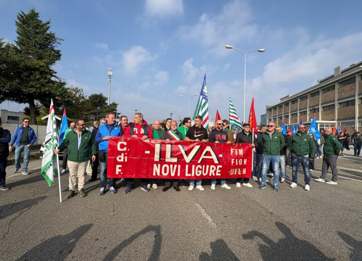 Anche Novi si muove per l’ex Ilva: partito il corteo di protesta dei lavoratori