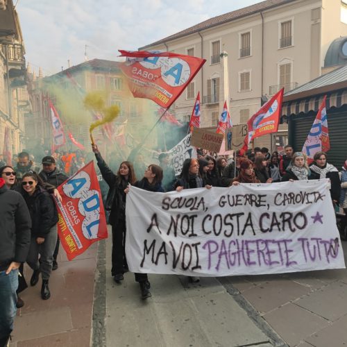 Studenti di nuovo in piazza ad Alessandria: il corteo in centro