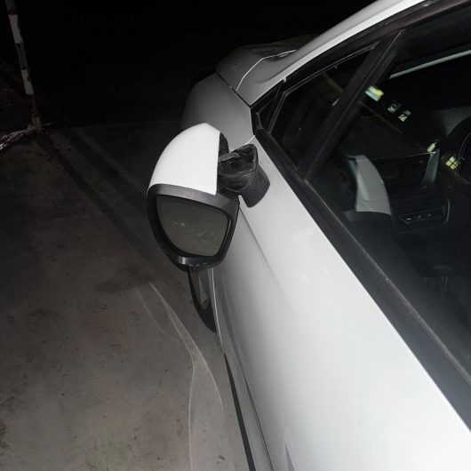 Gomme bucate e specchietti rotti a 25 auto nel 2026: atti vandalici nel parcheggio dell’Ospedale di Acqui