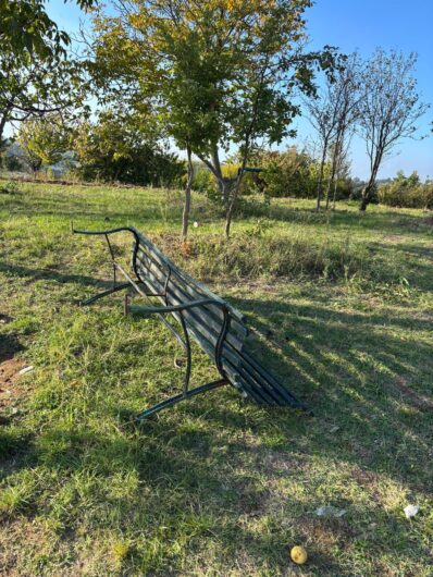 A Rivarone atti vandalici nell’area panoramica il “Cornicione”