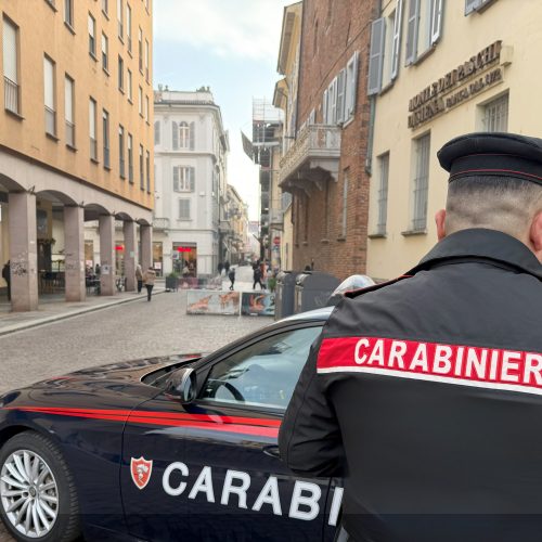 Cambia istituto ma i bulli lo perseguitano ogni mattina davanti alla nuova scuola: 7 denunciati