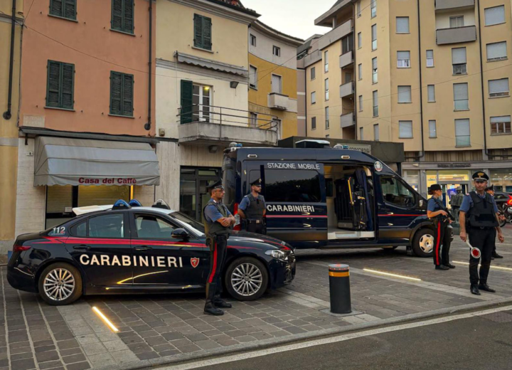 Nudo per le vie di Stradella, uomo assistito dai Carabinieri e affidato ai sanitari