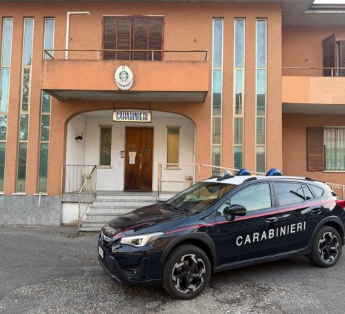 Manomette il braccialetto elettronico ed evade più volte: giovane va in carcere