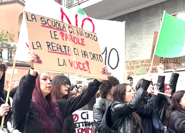 I ragazzi di Casale sfilano per la città: “Vogliamo vivere non sopravvivere”