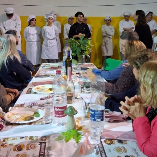 Dopo la sfida ai fornelli, giovani e pensionati di nuovo insieme per una cena benefica ad Alessandria