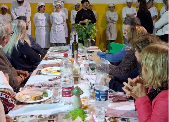 Dopo la sfida ai fornelli, giovani e pensionati di nuovo insieme per una cena benefica ad Alessandria
