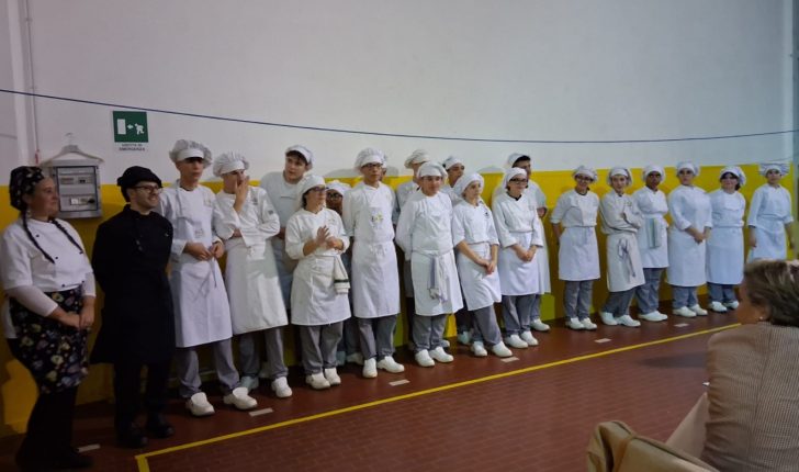 Dopo la sfida ai fornelli, giovani e pensionati di nuovo insieme per una cena benefica ad Alessandria
